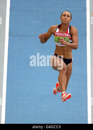 La Gran Bretagna Jessica Ennis compete nel lungo salto dell'eptathlon durante il quarto giorno dei Campionati mondiali di atletica IAAF allo stadio Daegu di Daegu, Corea del Sud. Foto Stock