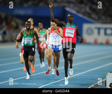 Atletica - Campionati del mondo IAAF 2011 - Day Four - Daegu. David Lekuta Rudisha, in Kenya, celebra la vittoria della finale maschile di 800 metri Foto Stock