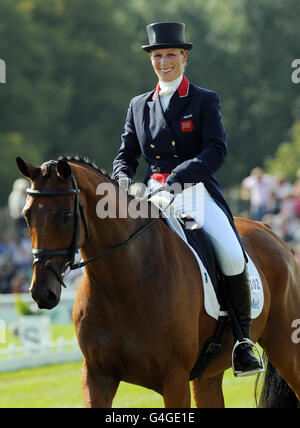 Il Gran Bretagna Zara Phillips Riding High Kingdom partecipa all'evento di dressage al Burghley Horse Trials di Stamford. Foto Stock