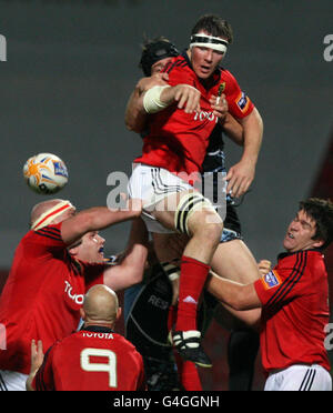 Rugby Union - RaboDirect PRO12 - Glasgow Warriors v Munster Rugby - Firhill Stadium Foto Stock