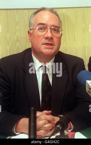 Robin Harris parla ad un incontro dei sostenitori cileni all'estero a Londra, cui hanno partecipato centinaia di sostenitori dell'ex dittatore cileno Augusto Pinochet il giorno in cui 7 signori della legge hanno cominciato a considerare se è immune dall'arresto e dall'estradizione. Foto Stock