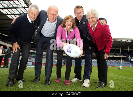 Malcolm Murray (presidente della Fondazione Bill McLaren), Sir Bill Gammell (Fondazione scozzese vincente), Linda Lawson, Bosman du Plessis e Louise Martin (presidente della Scozia sportiva) durante la fotocellula della Fondazione scozzese vincente a Murrayfield, Edimburgo. Foto Stock