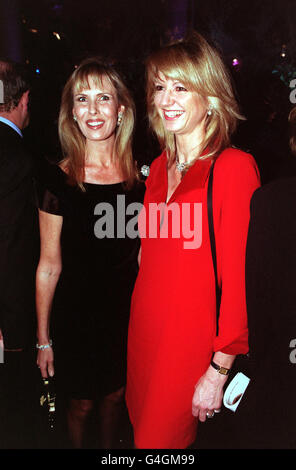 PA NEWS PHOTO 9/12/98 SUSAN SANGSTER (A SINISTRA) E SUA FIGLIA IN LEGGE, FIONA SANGSTER, ALLA FESTA DI LANCIO DELLA CELEBRITÀ PER L'APERTURA DEL PRIMO NEGOZIO LONDINESE DA PARTE DEI MIGLIORI GIOIELLIERI DI GINEVRA, DE GRISOGONO. Foto Stock