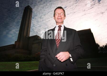 Vedere Strict Honors embargo in esecuzione sul servizio PA. Questa immagine non è destinata alla pubblicazione prima del 0001 giovedì 31 dicembre 1998. Foto della biblioteca datata 30/10/95 di Nicholas Serota, il direttore della Tate Gallery, che ha ricevuto un cavaliere nella Lista di successi di Capodanno. PA foto di Fiona Hanson. Guarda la storia di PA. Foto Stock