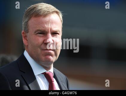 Calcio - Npower Football League Championship - Birmingham City / Millwall - St Andrew's. Kenny Jackett, manager di Millwall, è in linea di contatto prima del calcio d'inizio Foto Stock