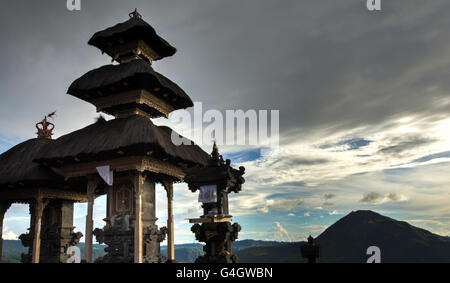 Pura Ulundanu Batur tempio, l'importante tempio indù di Kintamani, isola di Bali, Indonesia Foto Stock