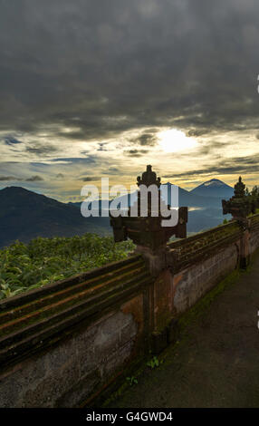 Pura Ulundanu Batur tempio, l'importante tempio indù di Kintamani, isola di Bali, Indonesia Foto Stock