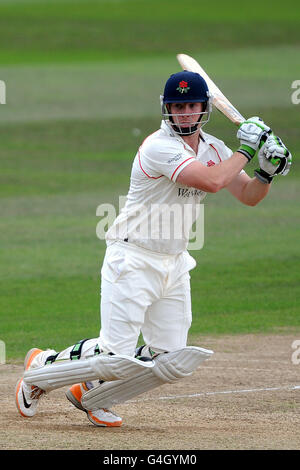 Cricket - Liverpool Victoria County Championship - Divisione uno - giorno tre - Somerset v Lancashire - County Ground. Steven Croft del Lancashire in azione di battuta Foto Stock