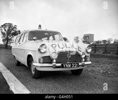 La legge e l'ordine - auto della polizia - Autostrada M1 Foto Stock