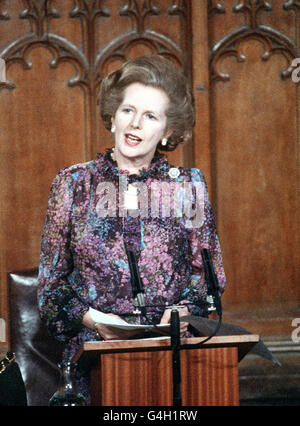 PA NEWS PHOTO 9/6/84 UN FILE DI BIBLIOTECA IMMAGINE DEL PRECEDENTE IL PRIMO MINISTRO MARGARET THATCHER HA PRONUNCIATO UN DISCORSO DURANTE LA CONFERENZA DI LONDRA SUMMIT ECONOMICO A LANCASTER HOUSE A LONDRA Foto Stock