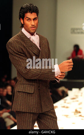 Mens London Fashion Week/elo 6 Foto Stock