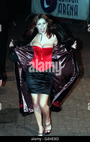 Il presentatore della Big Breakfast e il modello Kelly Brook arrivano per i Brit Awards, alla London Arena. Foto Stock