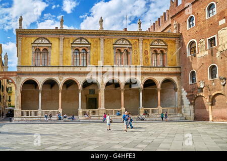 Piazza dei Signori, la città vecchia di Verona, regione Veneto, Italia Foto Stock