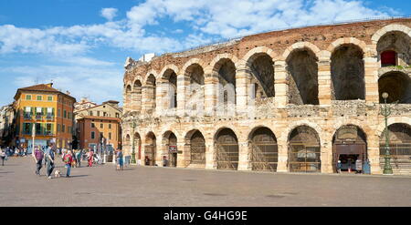 Verona - Arena (l anfiteatro), Piazza Bra città vecchia, regione Veneto, Italia Foto Stock