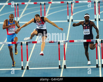 Atletica - Campionati del mondo IAAF 2011 - Day Six - Daegu. David Greene della Gran Bretagna salta l'ultimo ostacolo sulla sua strada per vincere la finale di ostacoli da 400 m degli uomini Foto Stock