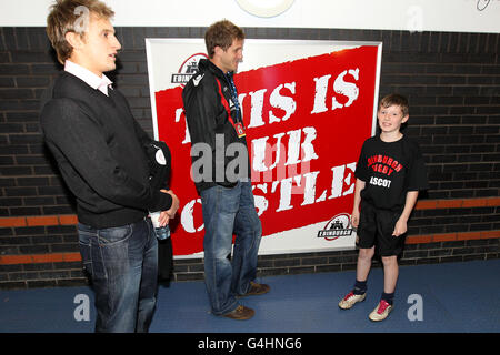 Mascotte di Edimburgo nel tunnel prima della partita RaboDirect PRO 12 a Murrayfield, Edimburgo. Foto Stock