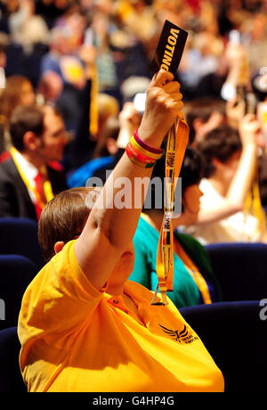 I delegati votano alla conferenza annuale dei liberali democratici presso la Corte penale internazionale di Birmingham. PREMERE ASSOCIAZIONE foto. Data immagine: Sabato 17 settembre 2011. Scopri le storie di PA LIBDEMS. Il credito fotografico dovrebbe essere: Rui Vieira/PA Wire Foto Stock