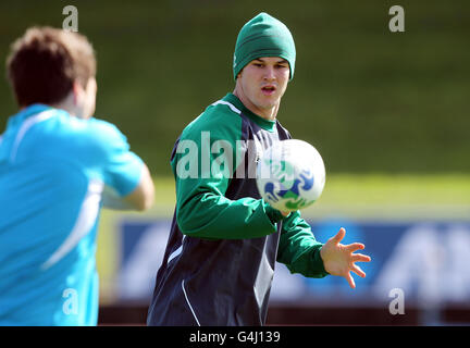 Rugby Union - Coppa del mondo di Rugby 2011 - Ireland Training Session - Mount Smart Athletics Arena. Jonathan Sexton in Irlanda durante l'allenamento alla Mount Smart Athletics Arena, Auckland, Nuova Zelanda. Foto Stock