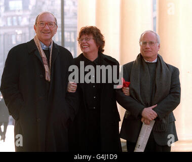 L/R: Il drammaturgo americano Neil Simon e gli attori Marsha Mason e Richard Dreyfuss. Mason e Dreyfuss faranno i loro debutti del West End nella prima a Londra della commedia di Simon 'The Prisoner of Second Avenue', inaugurando al Theatre Royal di Haymarket a marzo. Foto Stock