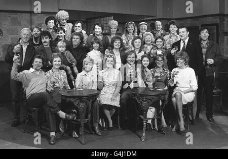 Cast di incoronazione St '85 Foto Stock