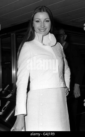 L'attrice e l'ex ballerina Jane Seymour di 21 anni, che è stato preso dalla TV 'The Onedin Line', per essere la ragazza James Bond in 'Live and Let Die', con Roger Moore. Foto Stock