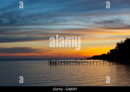 Tramonto a Papua esploratori Resort, Gam, Raja Ampat, Papua occidentale, in Indonesia Foto Stock