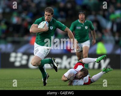 Andrew Trimble, irlandese, passa davanti al russo Alexander Yanyushkin (piano) Foto Stock