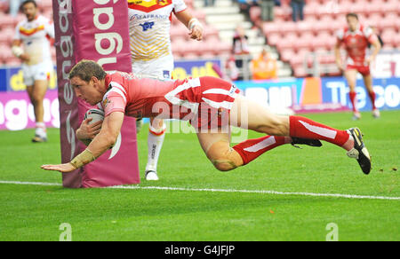 Rugby League - engage Super League - Play-Offs - Wigan Warriors v Catalan Dragons - DW Stadium Foto Stock