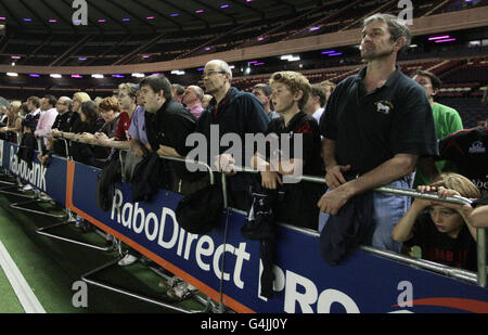 Rugby Union - RaboDirect PRO 12 - Edinburgh Rugby / Munster Rugby - Murrayfield. L'orologio dei fan durante la partita RaboDirect PRO 12 a Murrayfield, Edimburgo. Foto Stock