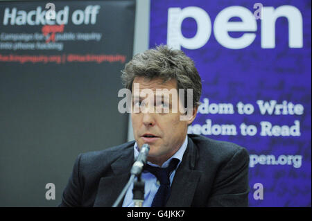 L'attore Hugh Grant parla di hacking telefonico a nome della campagna "Hacked Off" alla conferenza del Partito conservatore di Manchester di oggi. Foto Stock