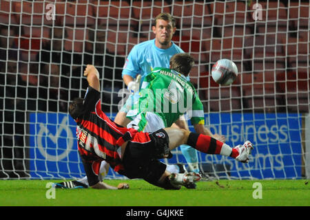 Marc Pugh di AFC Bournemouth segna l'obiettivo di apertura di gioco Foto Stock