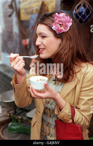 EastEnders wedding/Kelly Brook Foto Stock