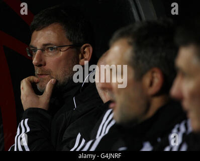 Calcio - UEFA euro 2012 - Gruppo i - Liechtenstein / Scozia - Rheinpark Stadion. Il manager scozzese Craig Levein guarda la sua squadra durante la partita di qualificazione UEFA euro 2012 allo stadio Rheinpark di Vaduz, Liechtenstein. Foto Stock