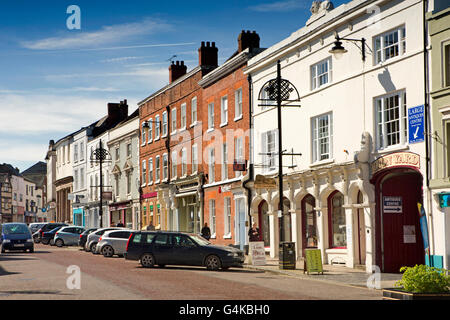 Regno Unito, Herefordshire, Leominster, Broad Street, architettura Georgiana e Vittoriana case e negozi Foto Stock