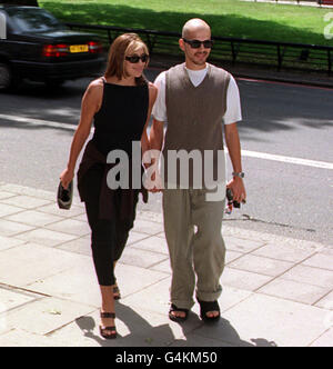 Tutti i Santi Melanie Blatt con il suo partner Stewart Zender arrivano all'hotel Grosvenor House, per la presentazione dei premi Ivor Novello per cantautori, compositori ed editori britannici. Foto Stock