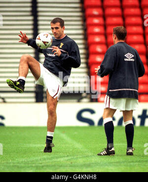 Calcio/Scotland-Ritchie & ball Foto Stock