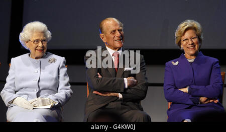 Queen Elizabeth incontra il re Costantino del elleni Foto Stock