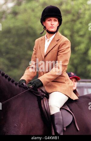 Sophie Rhys-Jones, fidanzata del principe Edoardo britannico che partecipa ai processi di Windsor Horse, dove lei e il principe guardarono suo padre, il duca di Edimburgo, gareggiare in sentieri. Foto Stock