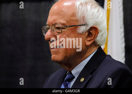 Il senatore Bernie Sanders - Modesto, CA Conferenza Stampa Foto Stock