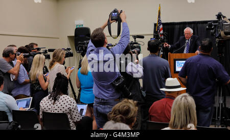 Il senatore Bernie Sanders - Modesto, CA Conferenza Stampa Foto Stock