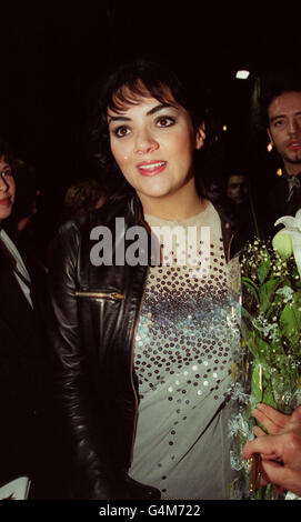 L'ex attrice Eastenders e cantante pop Martine McCutcheon arriva al London Palladium per il concerto del Tributo del 30° anniversario di Judy Garland. Foto Stock