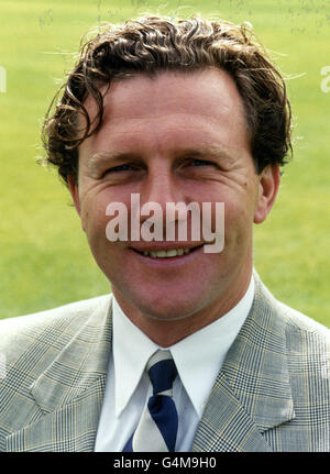 Foto del file della biblioteca datata 25/8/98 di Peter Jackson che oggi (lunedì 10 maggio) è stato licenziato come manager del Huddersfield Town Football Club. Vedi PA Story SOCCER Huddersfield PA FOTO Foto Stock