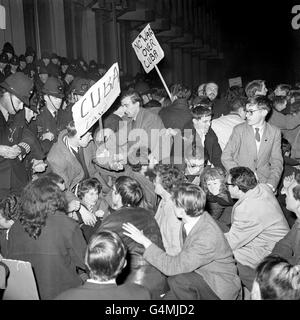 Politica - crisi dei missili di Cuba - Blocco proteste - Ambasciata USA, Grosvenor Square Foto Stock