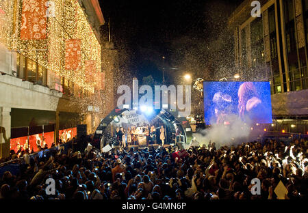 Il sabato interruttore su Oxford Street le luci di Natale - Londra Foto Stock