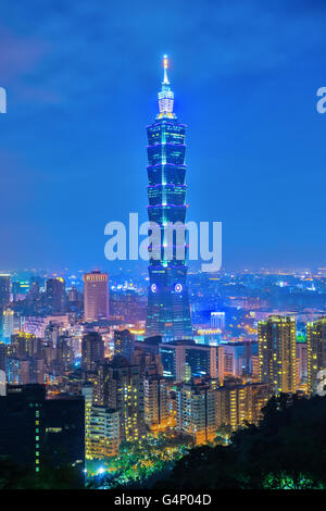 Taipei City di notte in Taiwan. Foto Stock