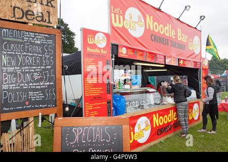 Let's WOK-take away cinese Noodle Bar  cibo furgoni di stallo al Afric Oye festival di Sefton Park, Liverpool, Merseyside, Regno Unito Foto Stock