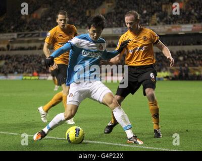 Dong-won Ji di Sunderland (a sinistra) e Jody Craddock di Wolverhampton Wanderers (a destra) Foto Stock