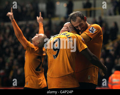 Wolverhampton Wanderers Steven Fletcher (a destra) celebra dopo aver segnato l'equalizzatore Con il suo compagno di squadra Sylvan Ebanks-Blake (al centro) Foto Stock