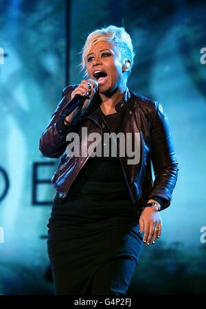 Capital FM's Jingle Bell Ball - Domenica - Londra. Emeli Sande sul palco durante il 2011 Capital FM Jingle Bell Ball alla O2 Arena, Londra. Foto Stock