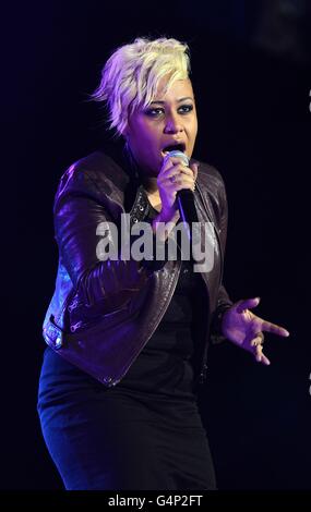 Emeli Sande sul palco durante il 2011 Capital FM Jingle Bell Ball presso la O2 Arena, Londra. Foto Stock